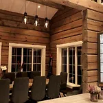 Luster Lodge *
