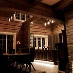 Luster Lodge