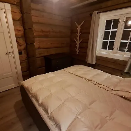 Luster Lodge