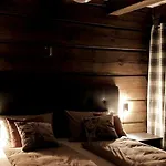 Luster Lodge Luster